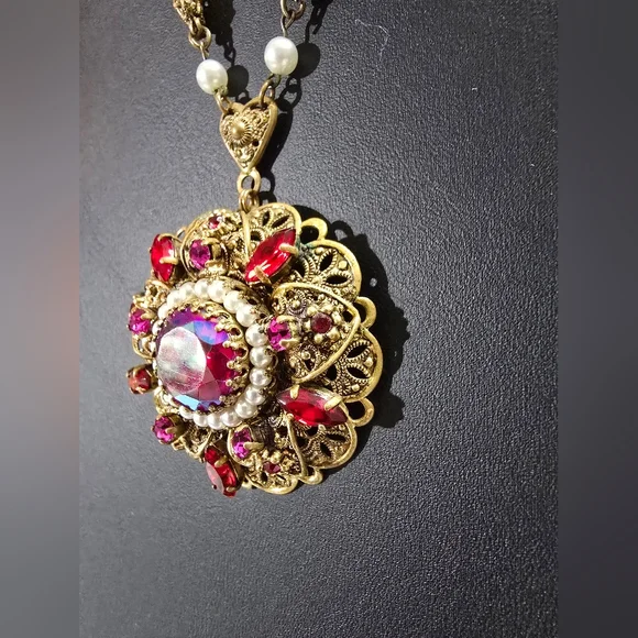 Vintage Western Germany Red Aurora Borealis Antique Gold Tone Filigree Necklace - Picture 8 of 13